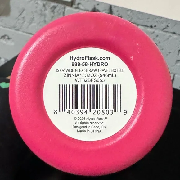 Hydro Flask 32oz Flex Straw Travel Bottle in Zinnia with Black Lid - Picture 6 of 6